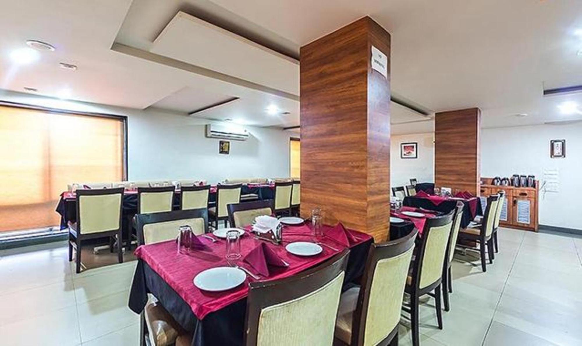 Fabhotel Skylark Inn 纳西克 外观 照片