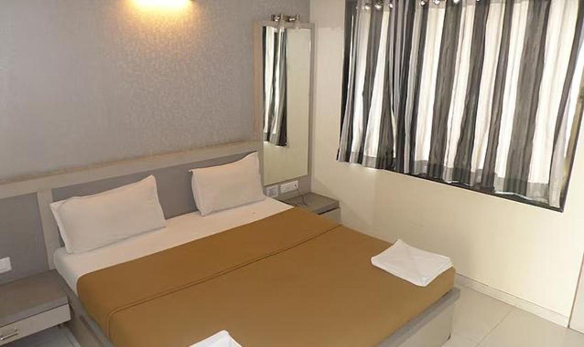 Fabhotel Skylark Inn 纳西克 外观 照片